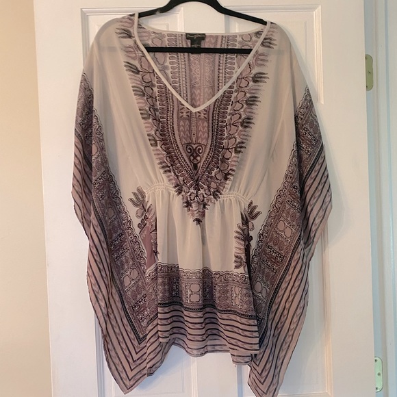 Stunning Boho Chic Top 🪶 - Picture 1 of 6